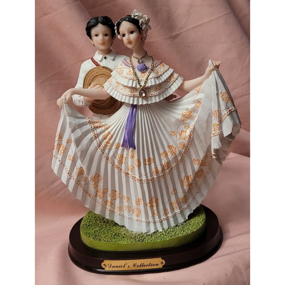 MONTEFIORI COLLECTION ITALIAN RESIN FLAMENCO DANCERS FIGURINE TRADITIONAL DRESS